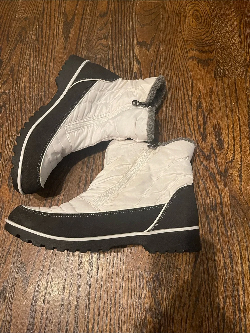 JBU Women's Light Gray and Black Insulated Winter Boots size 9.5